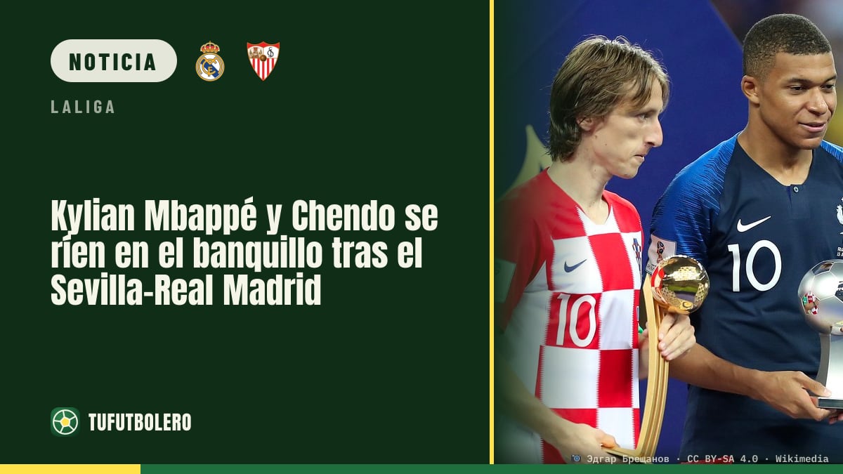 Kylian Mbappé y Chendo se ríen en el banquillo tras el Sevilla-Real Madrid